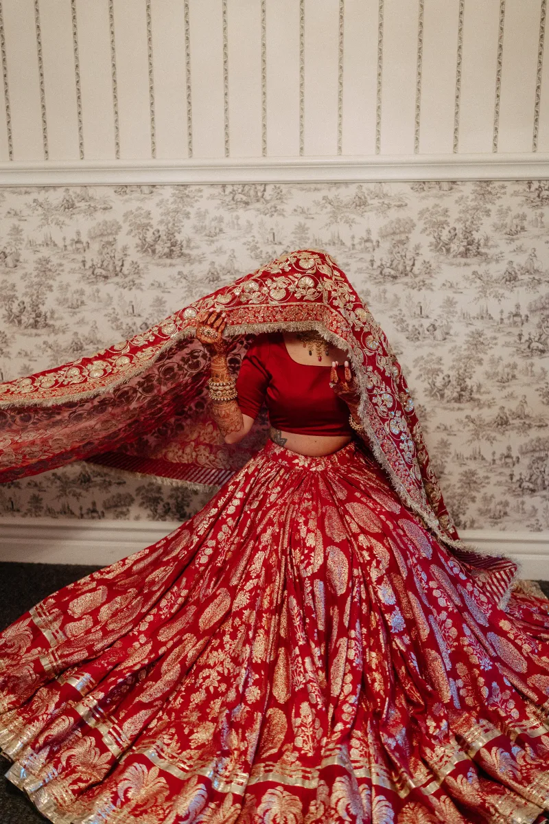 Jago Look
In Hussain Rehar